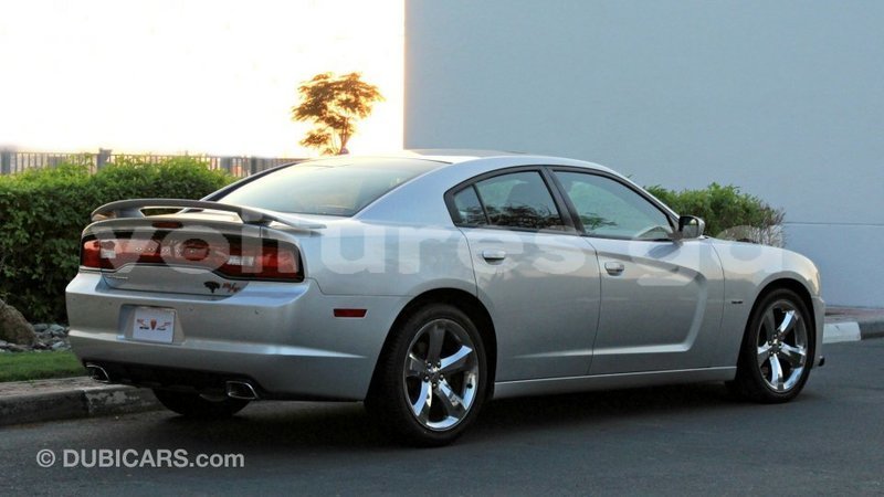 Big with watermark dodge charger estuary import dubai 6670