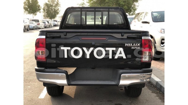 Big with watermark toyota hilux estuary import dubai 6672