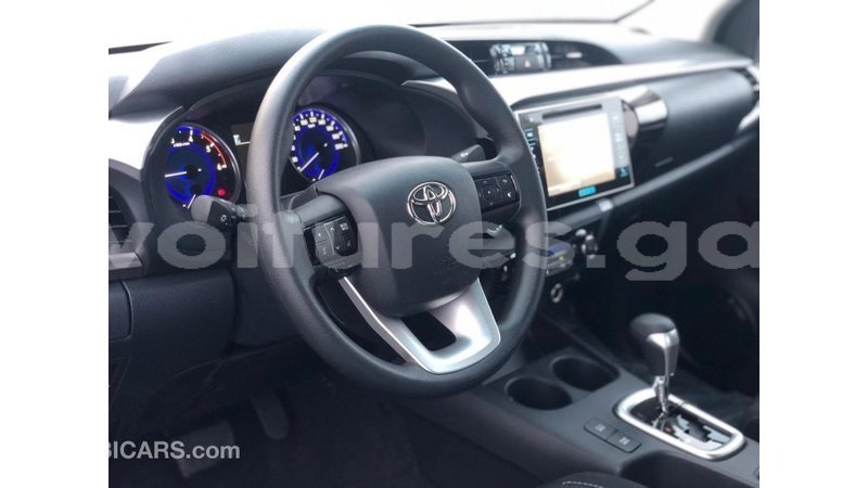 Big with watermark toyota hilux estuary import dubai 6672