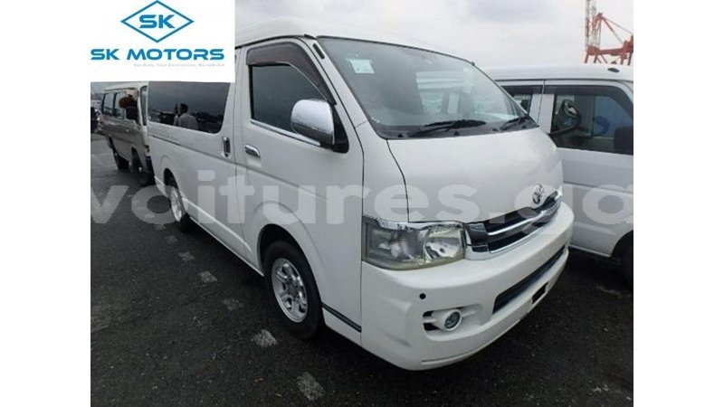 Big with watermark toyota regius estuary import dubai 6673