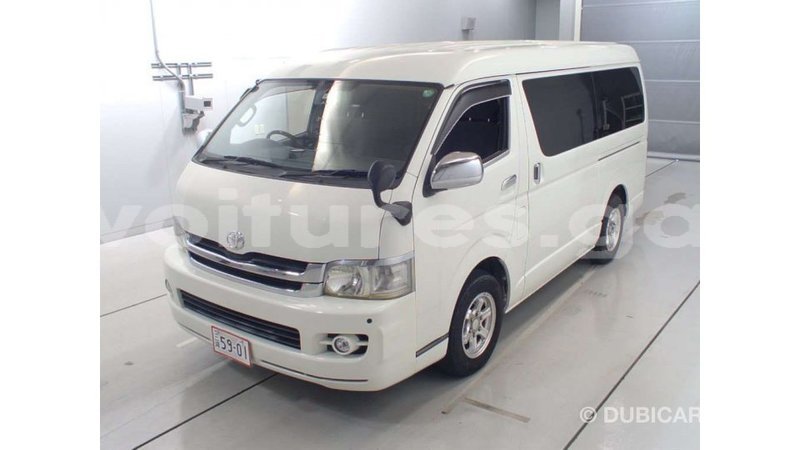 Big with watermark toyota regius estuary import dubai 6673