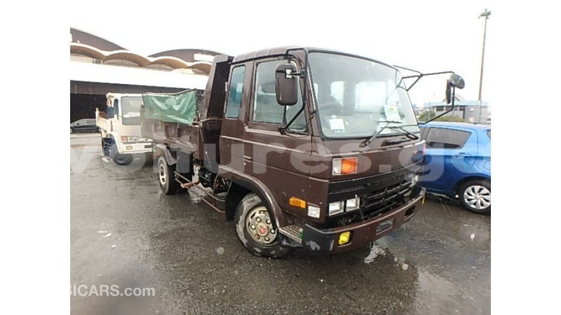 Big with watermark nissan evalia estuary import dubai 6674