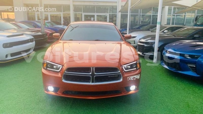 Big with watermark dodge charger estuary import dubai 6678