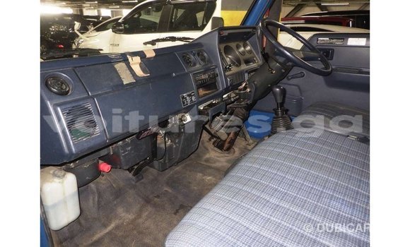 Acheter Import Utilitaire Toyota HiAce Bleu à Import - Dubai, Estuaire Acheter Import Utilitaire Toyota HiAce Bleu à Import - Dubai, Estuaire