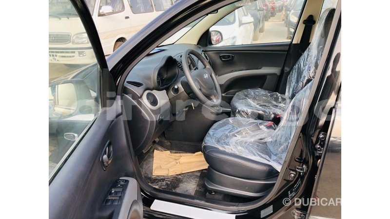 Big with watermark hyundai i10 estuary import dubai 6682