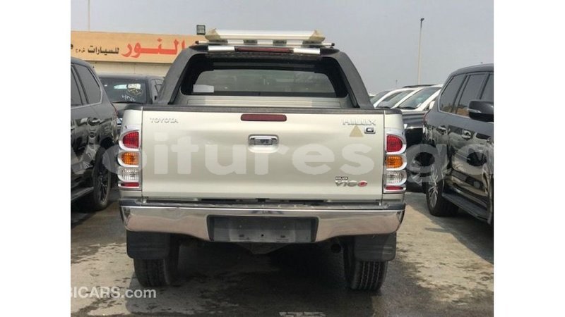 Big with watermark toyota hilux estuary import dubai 6683