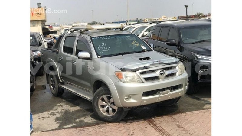 Big with watermark toyota hilux estuary import dubai 6683