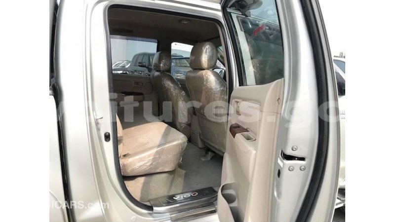 Big with watermark toyota hilux estuary import dubai 6683