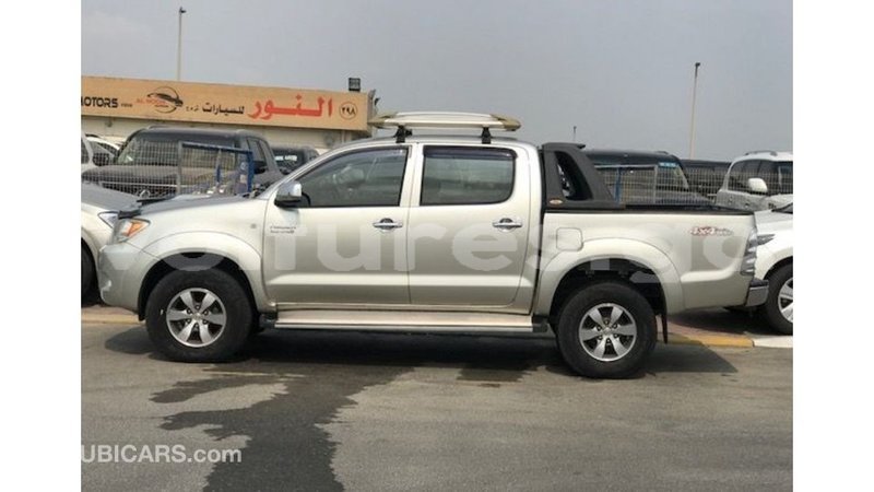 Big with watermark toyota hilux estuary import dubai 6683