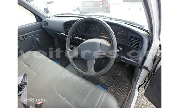 Acheter Import Voiture Toyota Hilux Blanc à Import - Dubai, Estuaire Acheter Import Voiture Toyota Hilux Blanc à Import - Dubai, Estuaire