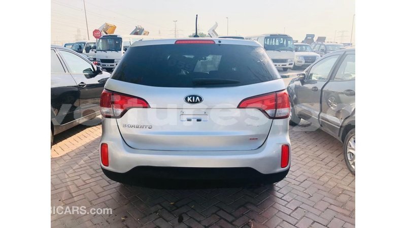 Big with watermark kia sorento estuary import dubai 6688