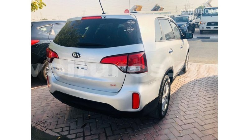 Big with watermark kia sorento estuary import dubai 6688