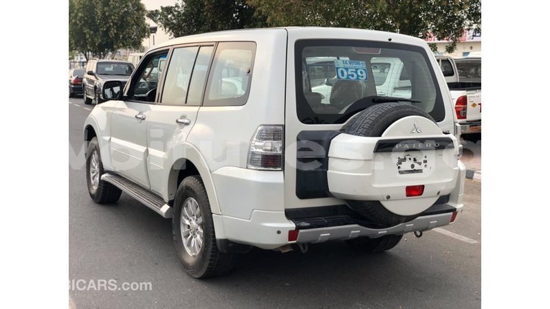 Big with watermark mitsubishi pajero estuary import dubai 6690