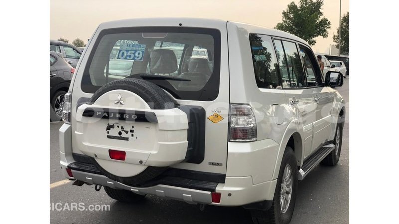 Big with watermark mitsubishi pajero estuary import dubai 6690