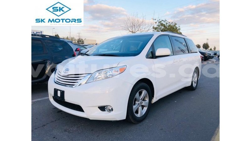 Big with watermark toyota sienna estuary import dubai 6694