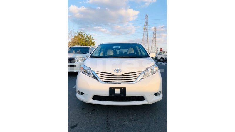 Big with watermark toyota sienna estuary import dubai 6694