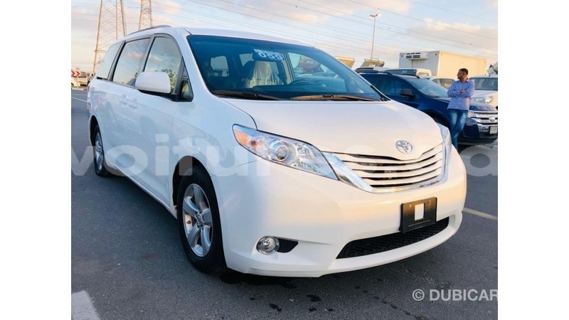 Big with watermark toyota sienna estuary import dubai 6694