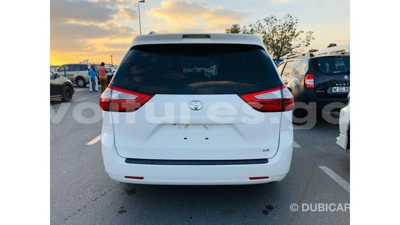 Big with watermark toyota sienna estuary import dubai 6694