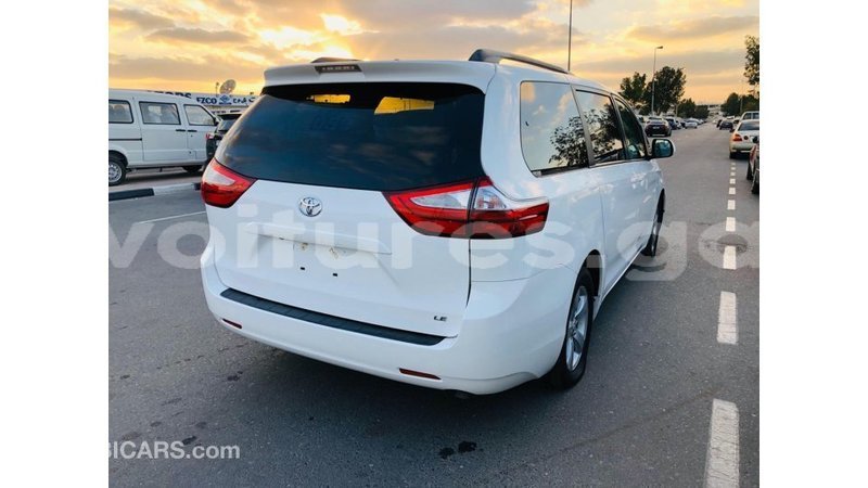 Big with watermark toyota sienna estuary import dubai 6694