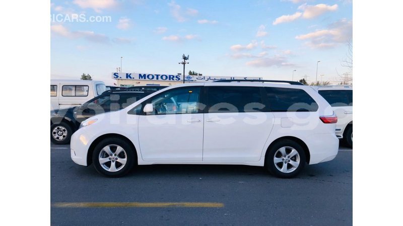 Big with watermark toyota sienna estuary import dubai 6694