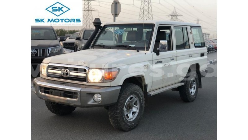 Big with watermark toyota land cruiser estuary import dubai 6695