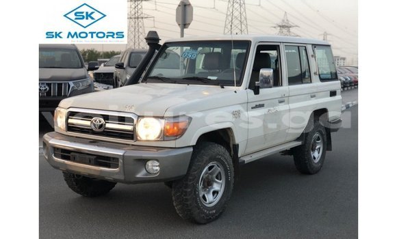 Sayi Imported Toyota Land Cruiser White Mota in Import - Dubai a estuary Sayi Imported Toyota Land Cruiser White Mota in Import - Dubai a estuary