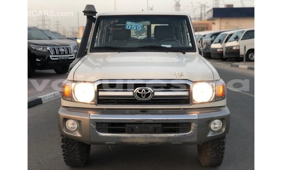 Sayi Imported Toyota Land Cruiser White Mota in Import - Dubai a estuary Sayi Imported Toyota Land Cruiser White Mota in Import - Dubai a estuary