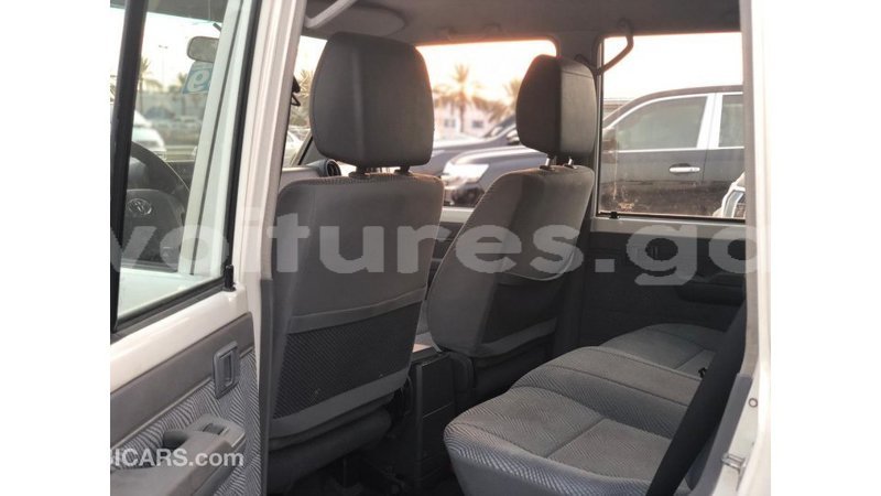 Big with watermark toyota land cruiser estuary import dubai 6695