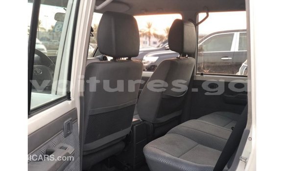 Sayi Imported Toyota Land Cruiser White Mota in Import - Dubai a estuary Sayi Imported Toyota Land Cruiser White Mota in Import - Dubai a estuary