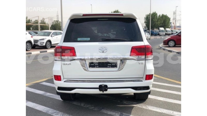 Big with watermark toyota land cruiser estuary import dubai 6703