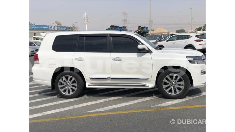 Big with watermark toyota land cruiser estuary import dubai 6703