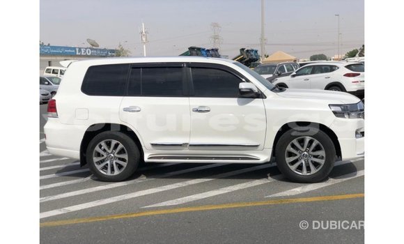 Buy Import Toyota Land Cruiser White Car in Import - Dubai in Estuary Buy Import Toyota Land Cruiser White Car in Import - Dubai in Estuary