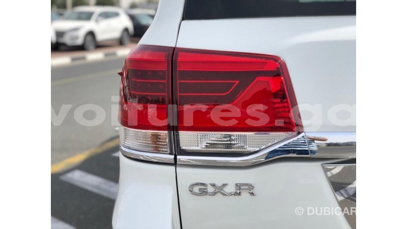 Big with watermark toyota land cruiser estuary import dubai 6703