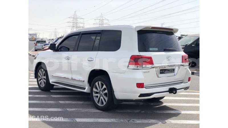 Big with watermark toyota land cruiser estuary import dubai 6703