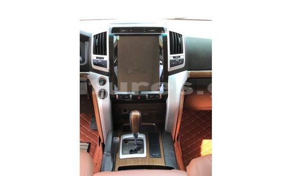 Buy Import Toyota Land Cruiser White Car in Import - Dubai in Estuary Buy Import Toyota Land Cruiser White Car in Import - Dubai in Estuary