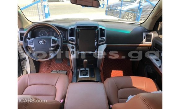 Buy Import Toyota Land Cruiser White Car in Import - Dubai in Estuary Buy Import Toyota Land Cruiser White Car in Import - Dubai in Estuary