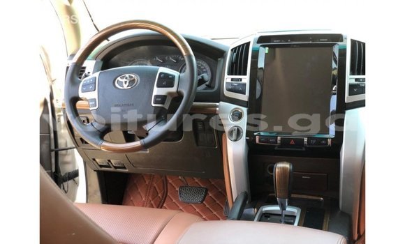 Buy Import Toyota Land Cruiser White Car in Import - Dubai in Estuary Buy Import Toyota Land Cruiser White Car in Import - Dubai in Estuary