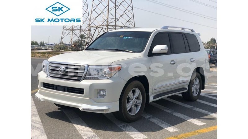 Big with watermark toyota land cruiser estuary import dubai 6705