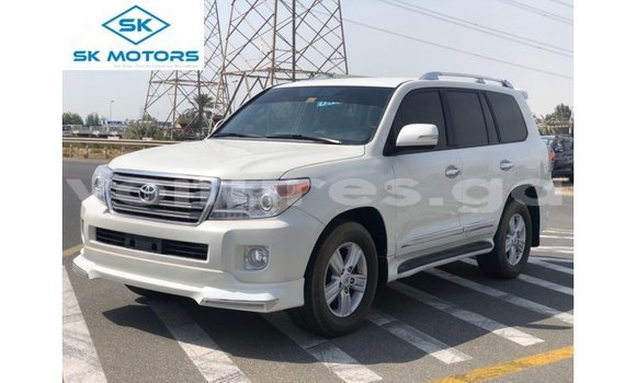 Buy Import Toyota Land Cruiser White Car in Import - Dubai in Estuary