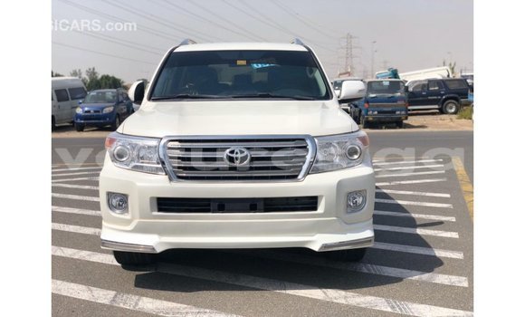Acheter Import Voiture Toyota Land Cruiser Blanc à Import - Dubai, Estuaire Acheter Import Voiture Toyota Land Cruiser Blanc à Import - Dubai, Estuaire