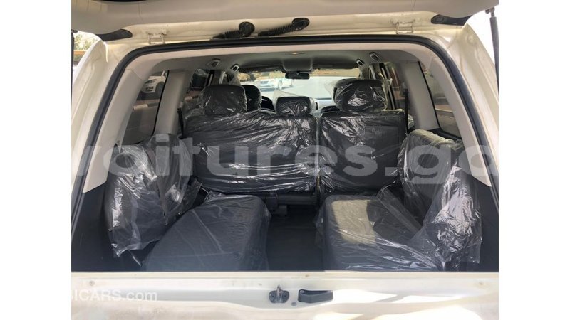 Big with watermark toyota land cruiser estuary import dubai 6705