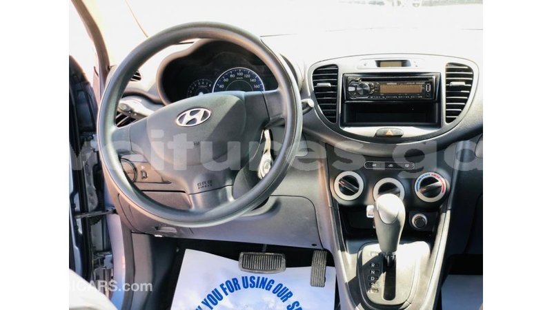 Big with watermark hyundai i10 estuary import dubai 6707