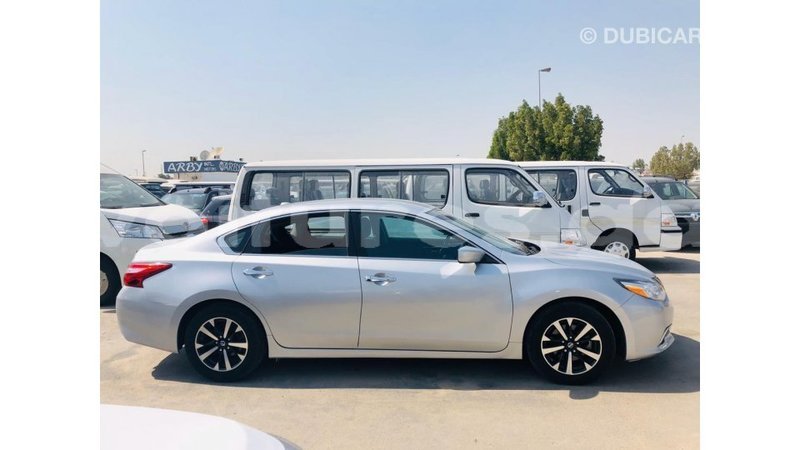 Big with watermark nissan altima estuary import dubai 6708