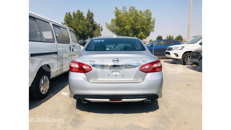 Big with watermark nissan altima estuary import dubai 6708