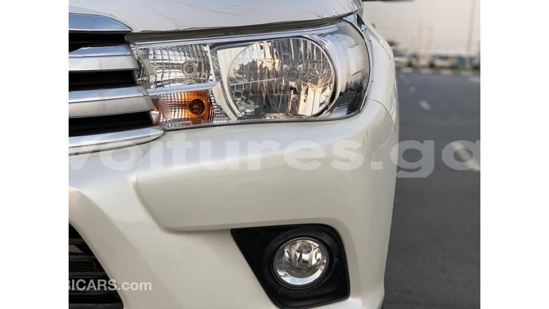 Big with watermark toyota hilux estuary import dubai 6715