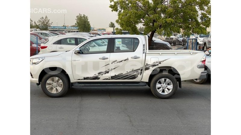 Big with watermark toyota hilux estuary import dubai 6715