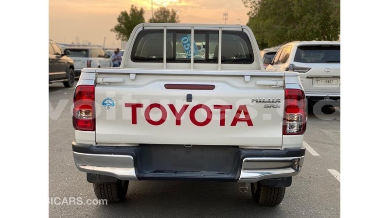 Big with watermark toyota hilux estuary import dubai 6715