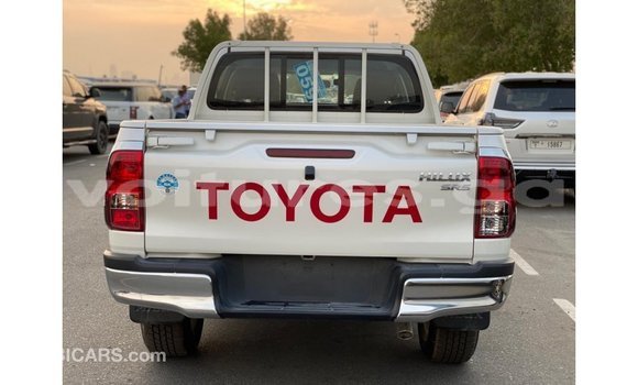 Sayi Imported Toyota Hilux White Mota in Import - Dubai a estuary Sayi Imported Toyota Hilux White Mota in Import - Dubai a estuary