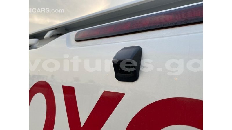 Big with watermark toyota hilux estuary import dubai 6715