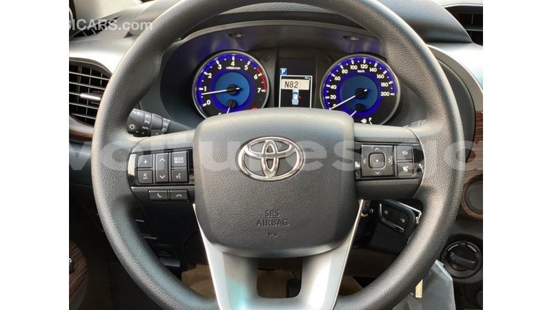 Big with watermark toyota hilux estuary import dubai 6715